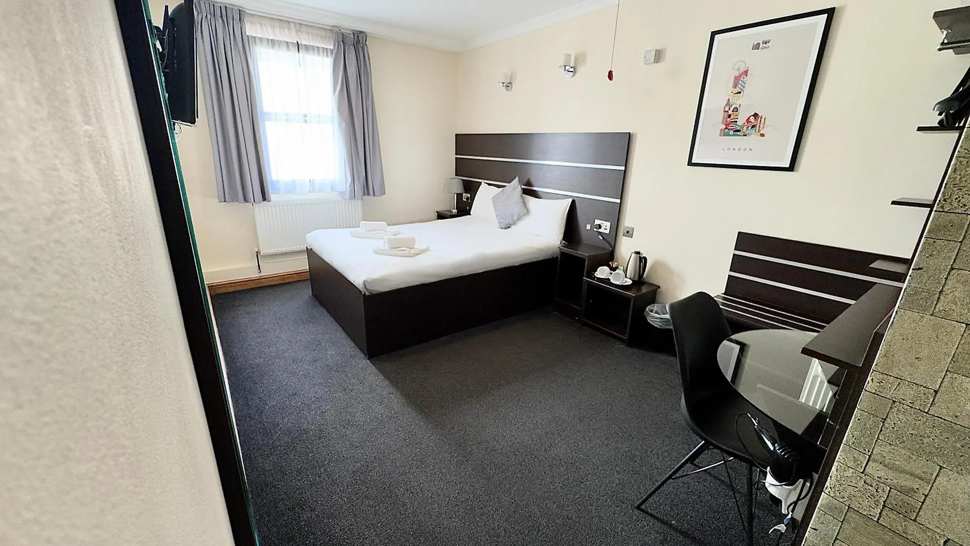 Epsilon Hotel London 3*,